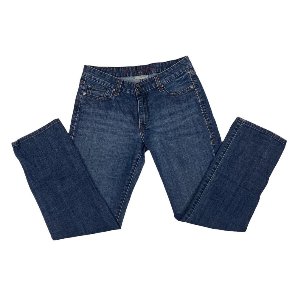 Dark wash Levi’s 552 mid rise straight leg jeans